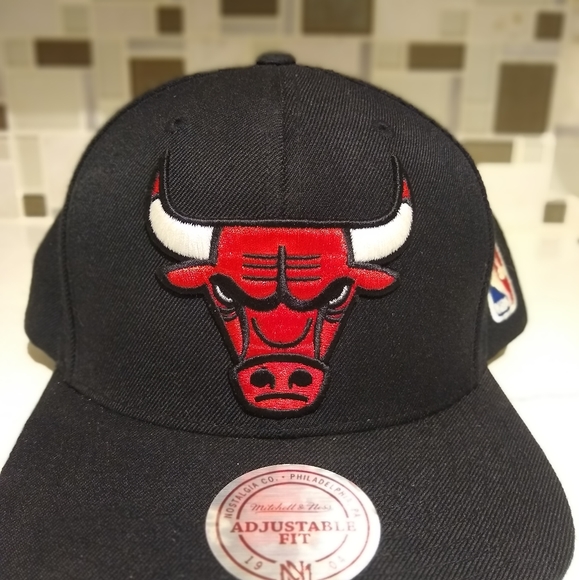Mitchell & Ness "Chicago Bulls" SnapBack - Picture 1 of 2